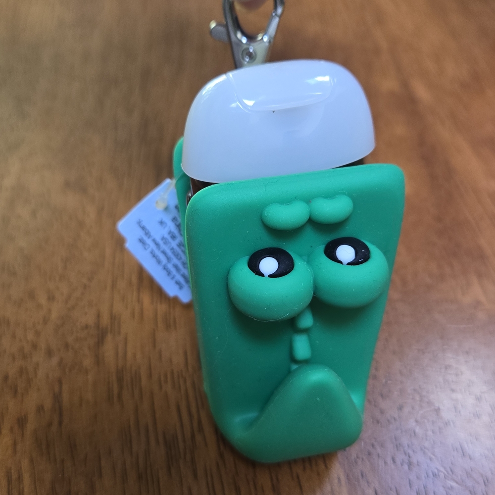 NWT BBW Green Alligator Pocketbac Holder Keychain + 1 Free Hand Sanitizer Scent - Picture 5 of 8
